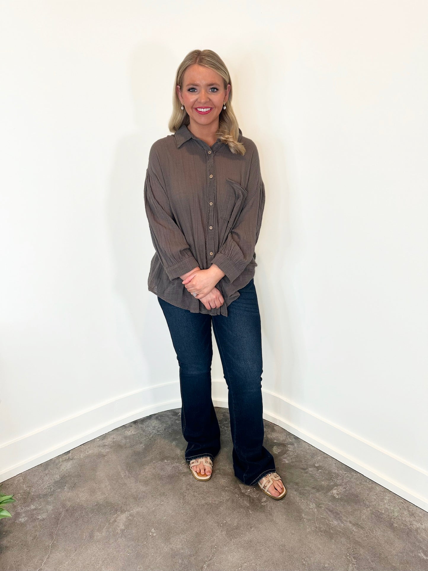 Lia’s Button-Down Pocket Top