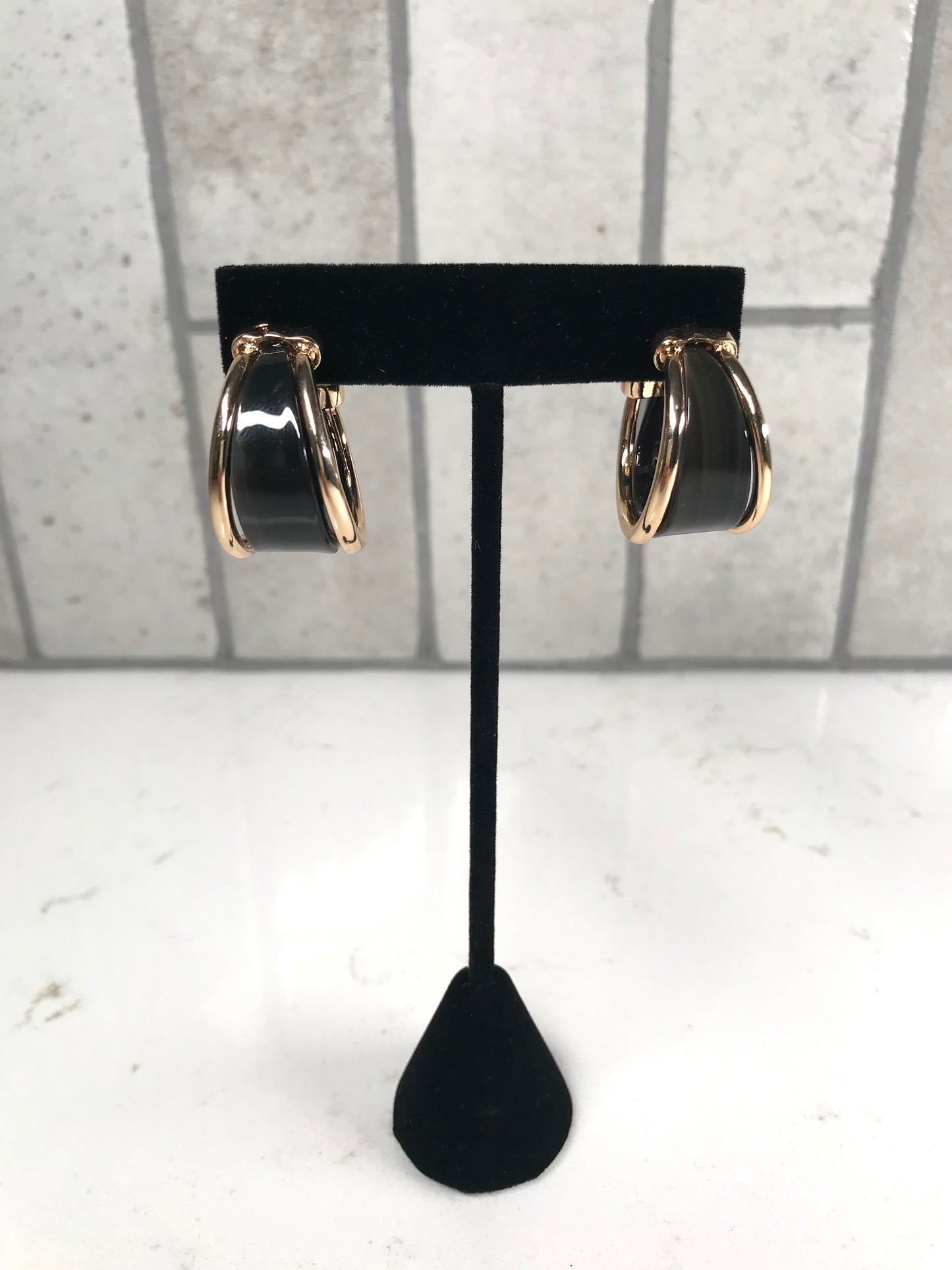 Daphne Gold Trimmed Hoop