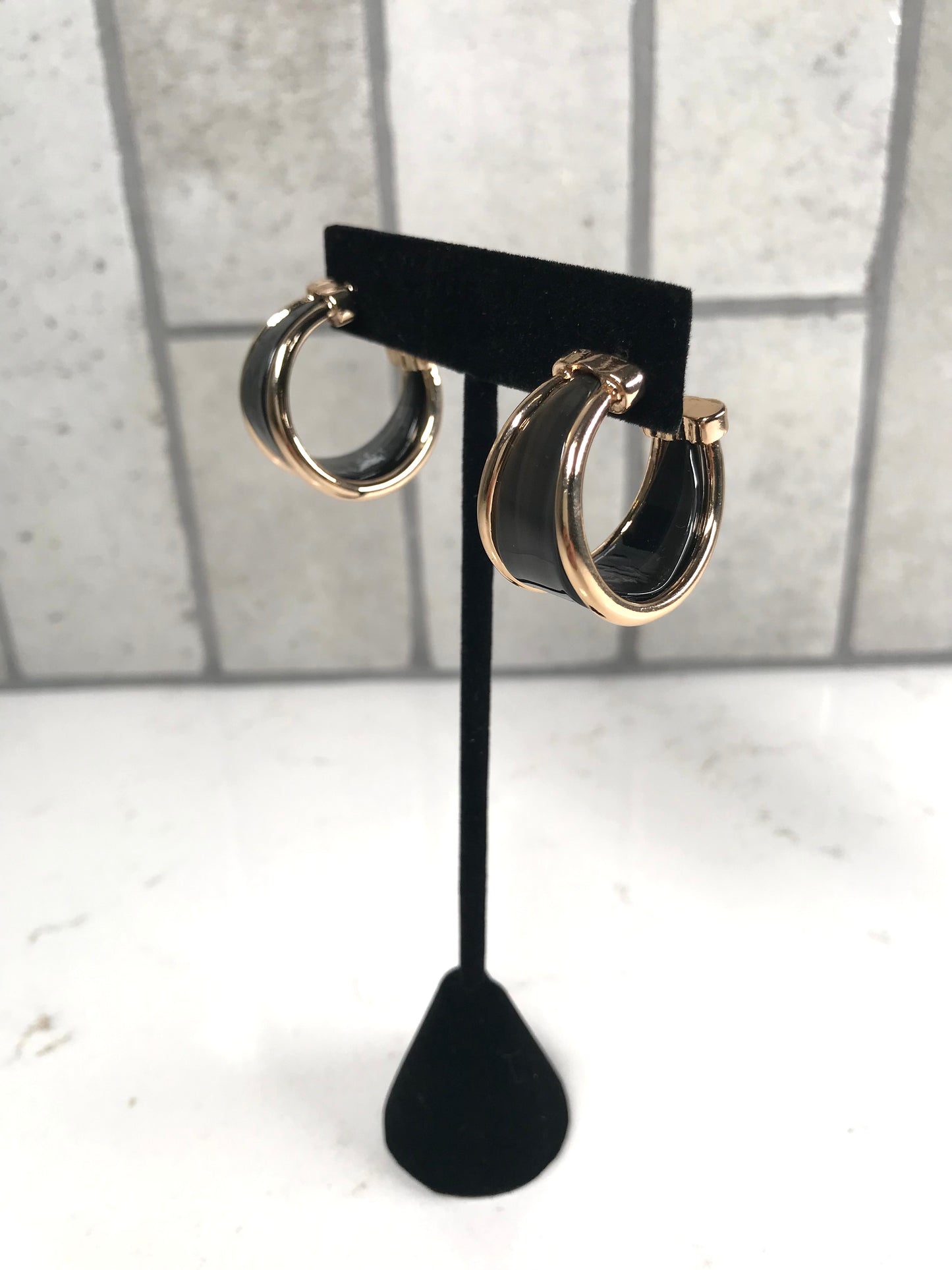Daphne Gold Trimmed Hoop