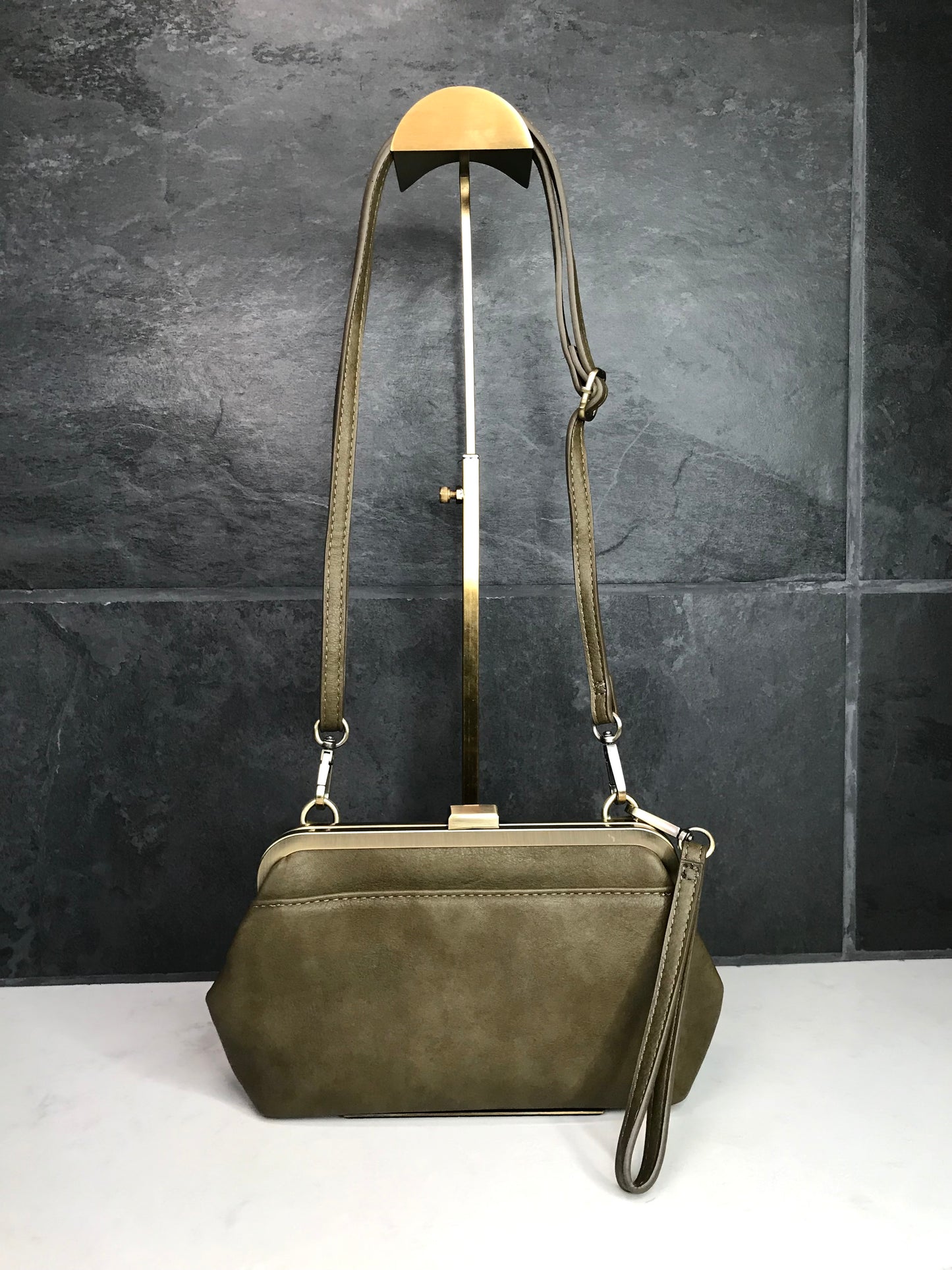 Vivie Kisslock Convertible Crossbody Wristlet