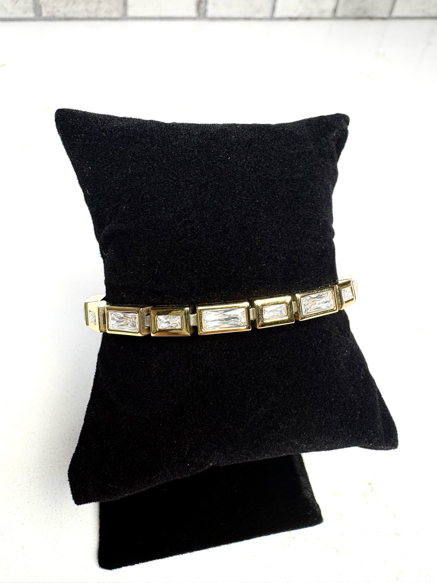 Chan Sutt Pearls gold baguette crystal bracelet close-up – modern structured bracelet for women