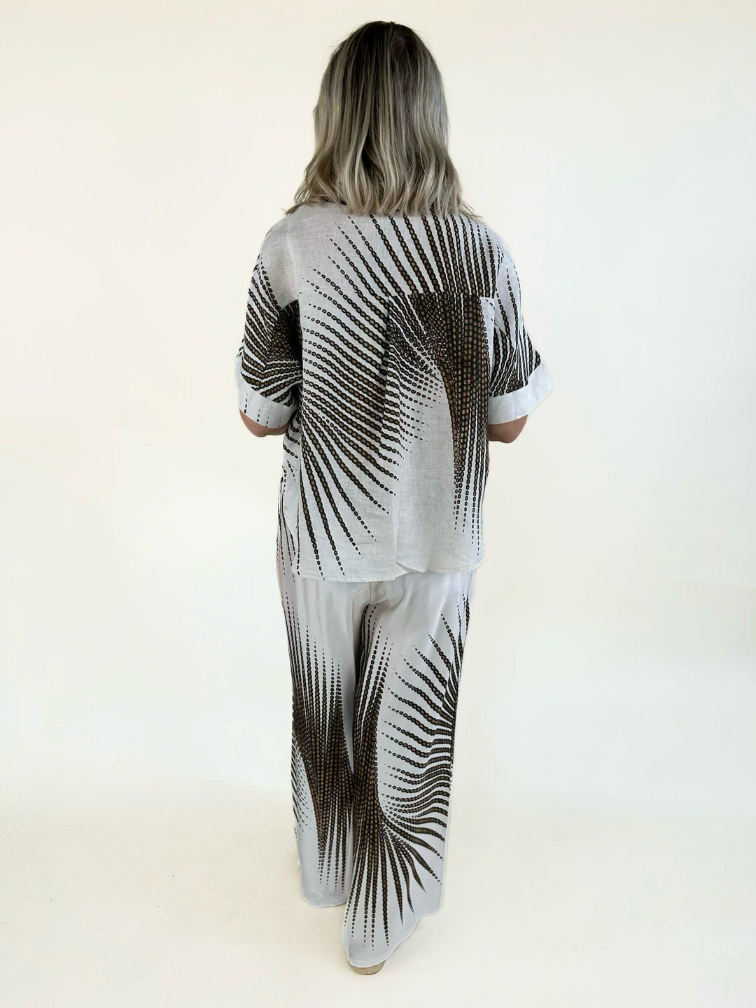 Back view of women&