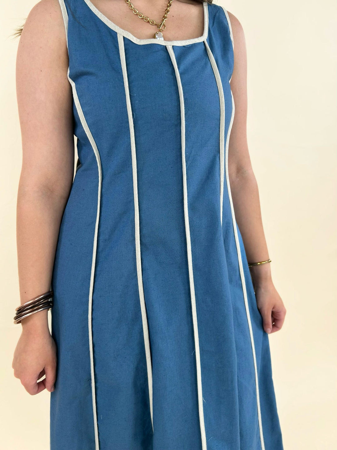 Blue contrast trim midi dress close-up, women&