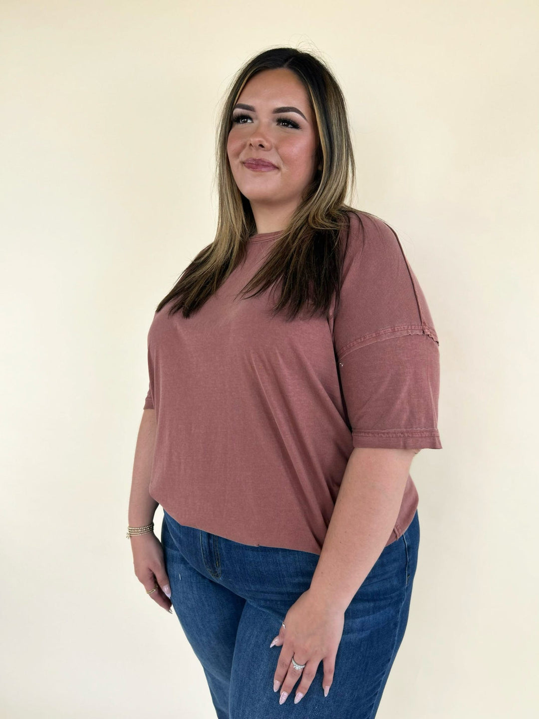 rust oversized short sleeve tee styled with dark wash denim jeans casual plus size women’s outfit