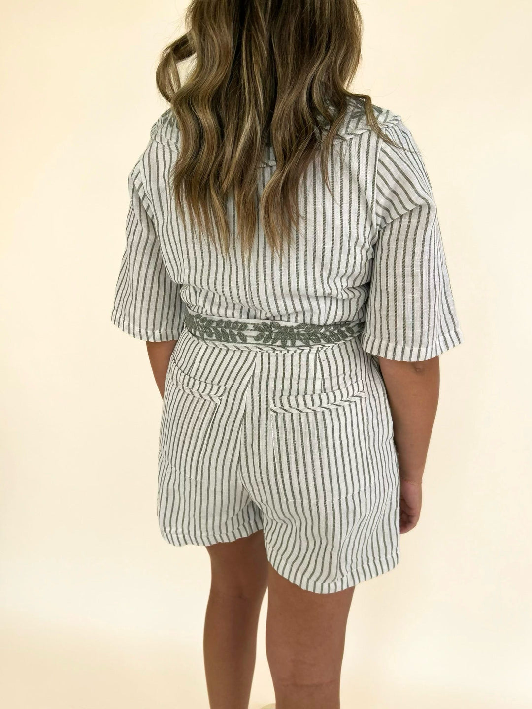 Back view of women&