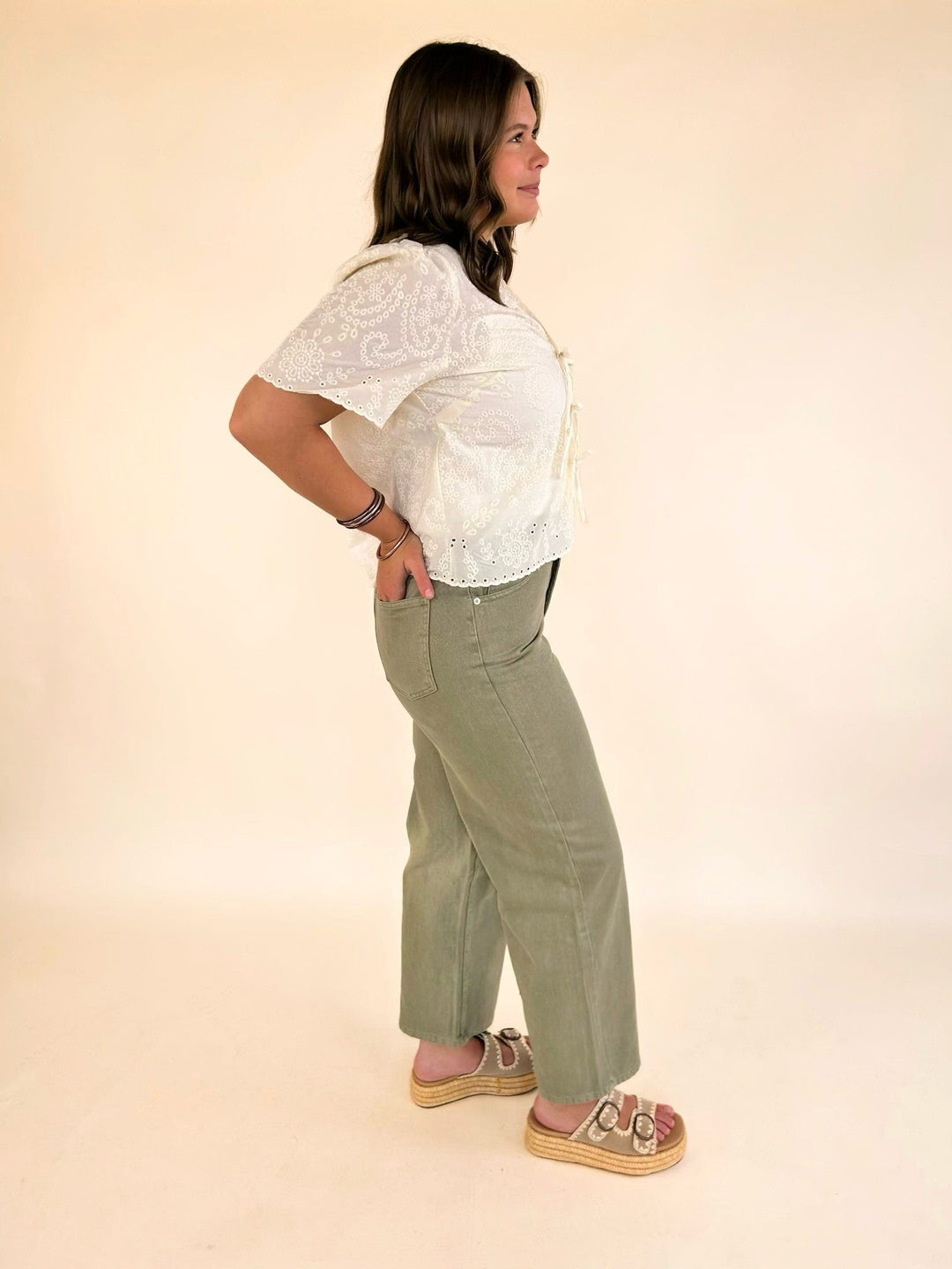 Side profile of women&
