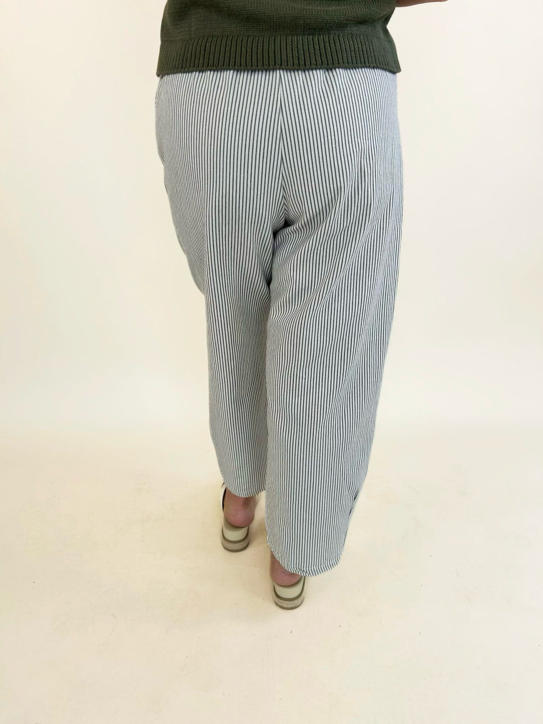 Back view of women&