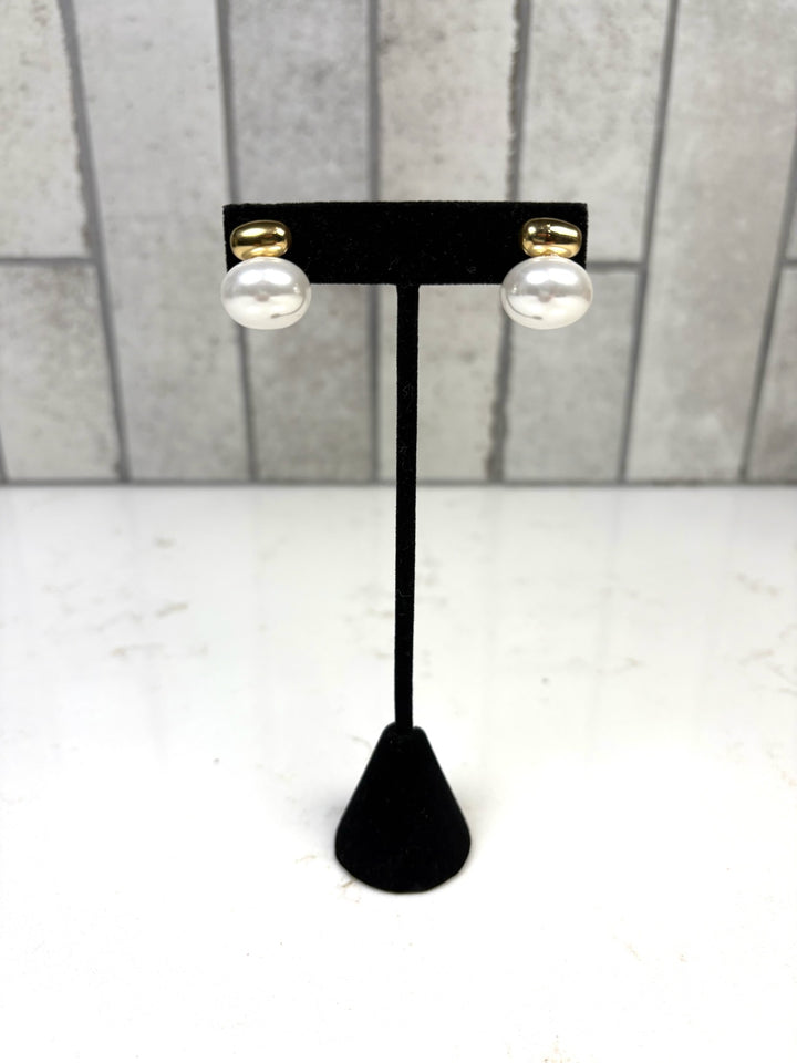 Chan Sutt Ivy Pearl Earrings
