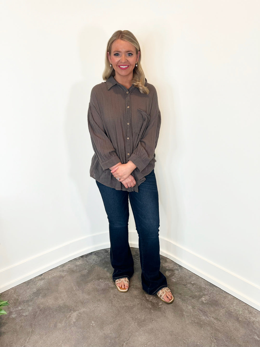 Lia’s Button-Down Pocket Top