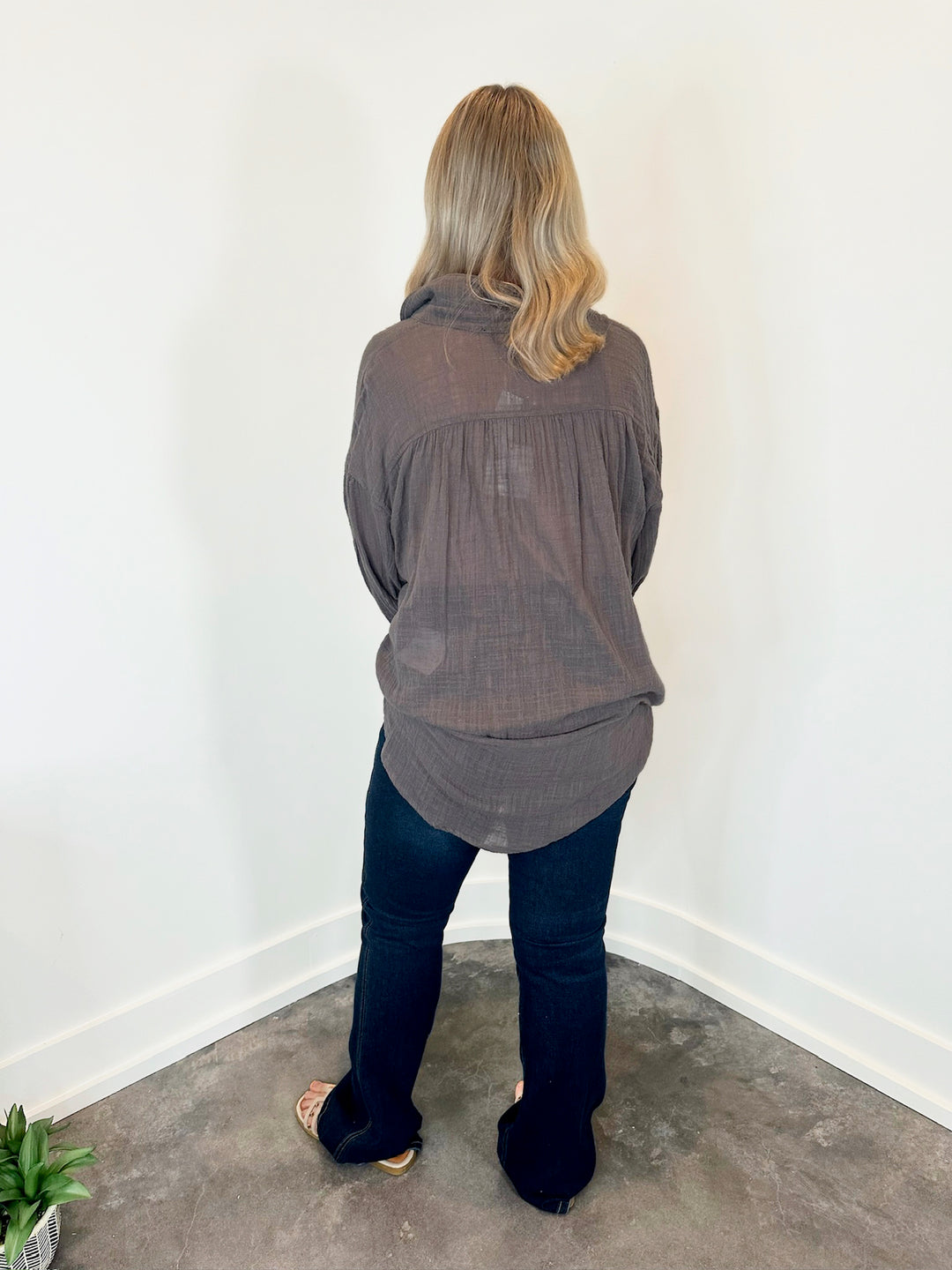 Lia’s Button-Down Pocket Top