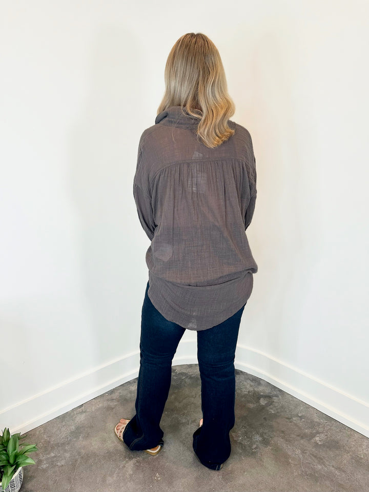 Lia’s Button-Down Pocket Top