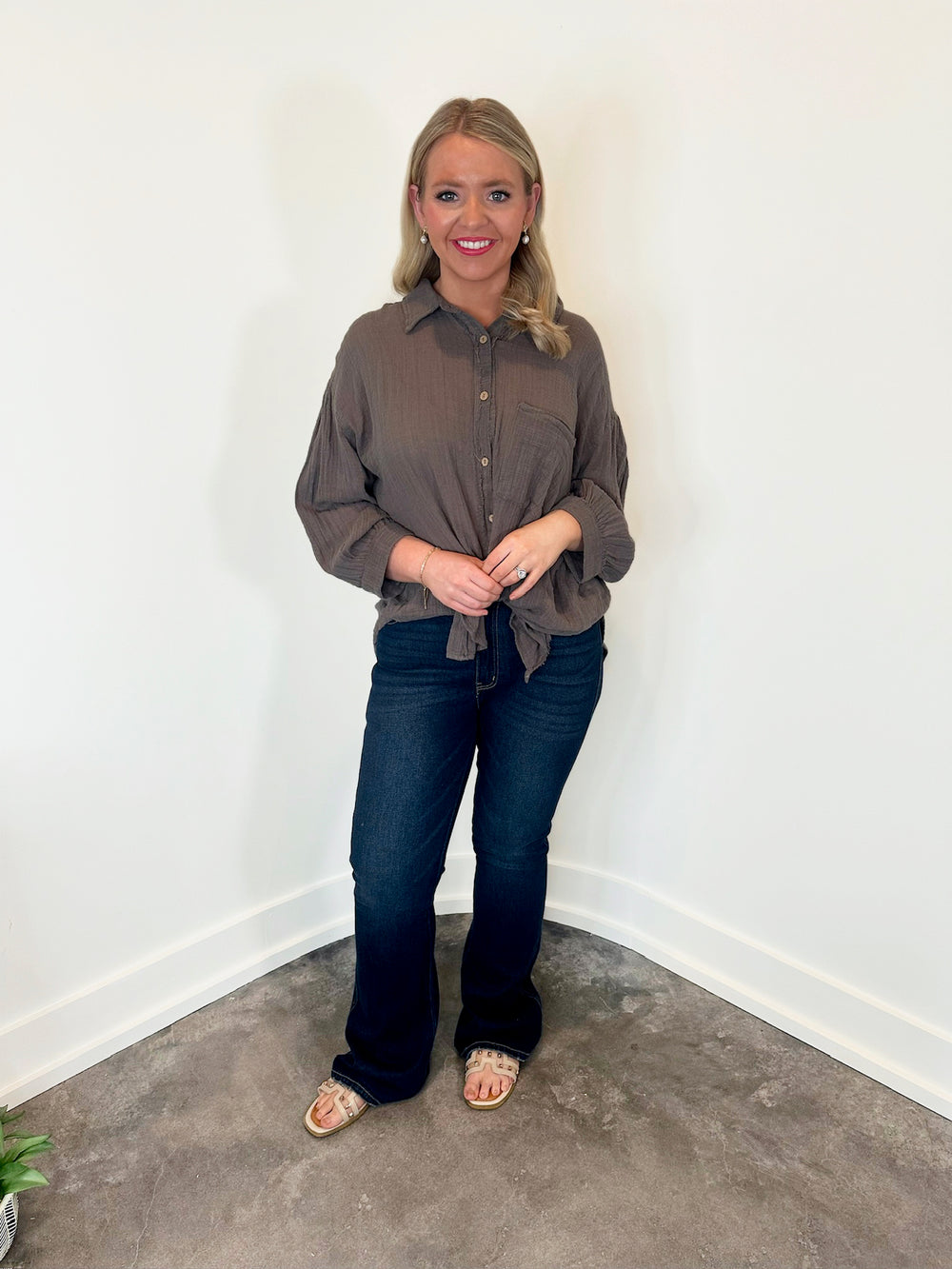 Lia’s Button-Down Pocket Top