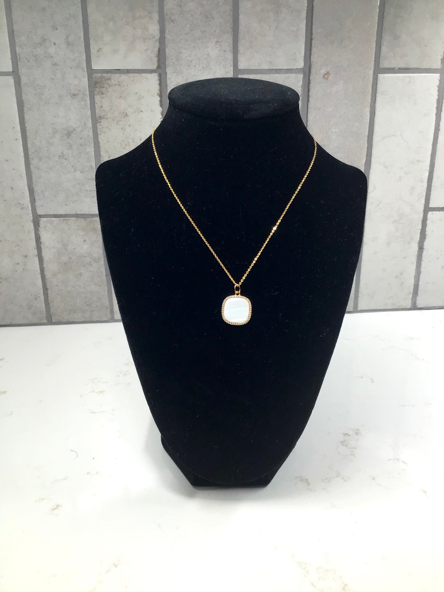 18K Gold Plated Cable Chain Necklace with Shell Rounded Square