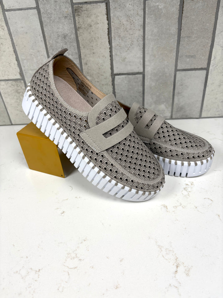 Ilse Jacobsen Neutral Slip-On Platform Loafer