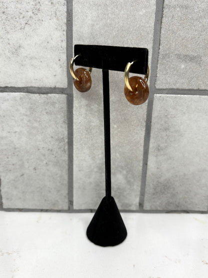 Brown marbled resin hoop drop earrings with gold hardware – stylish everyday women’s earrings