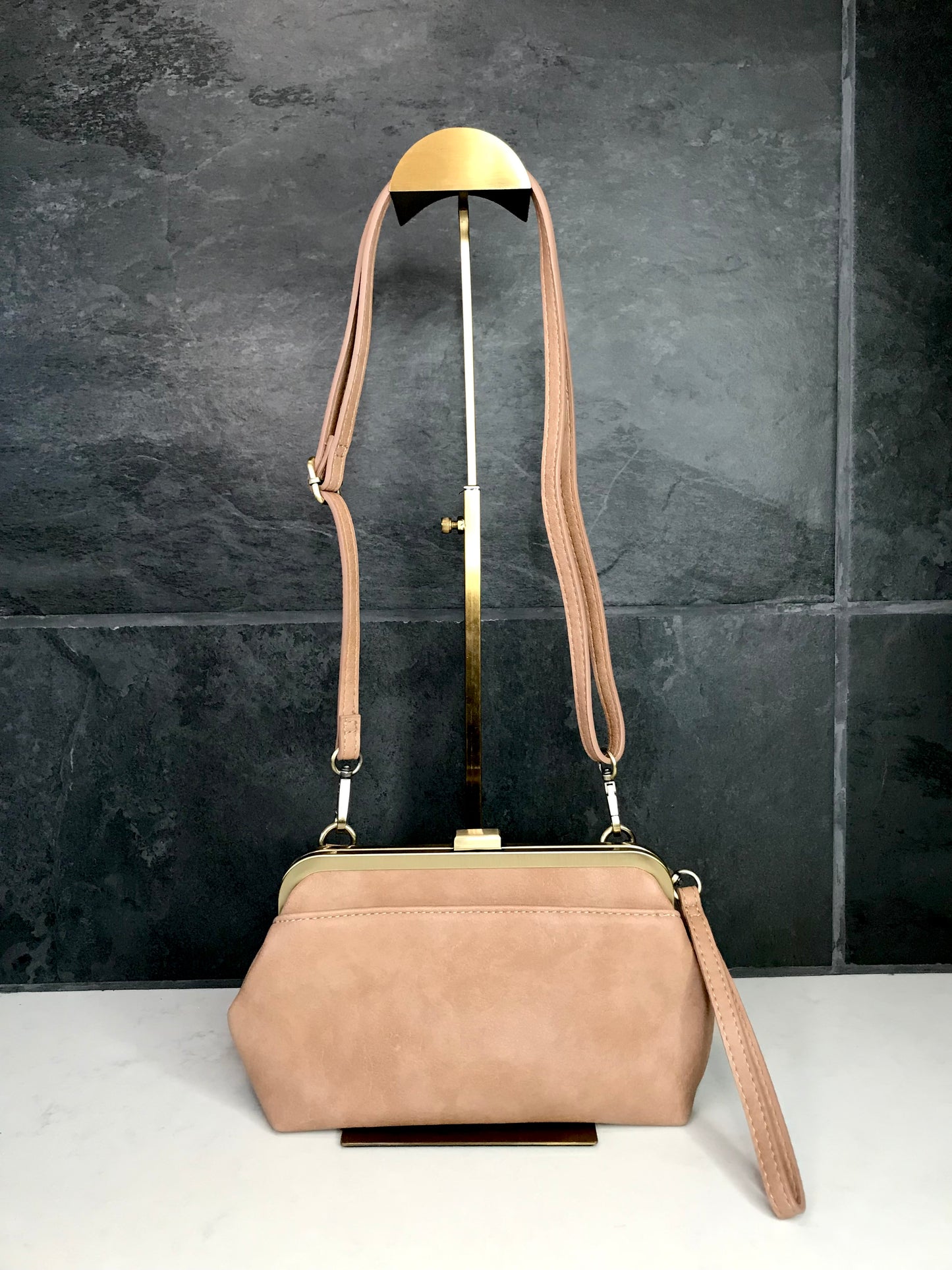 Vivie Kisslock Convertible Crossbody Wristlet