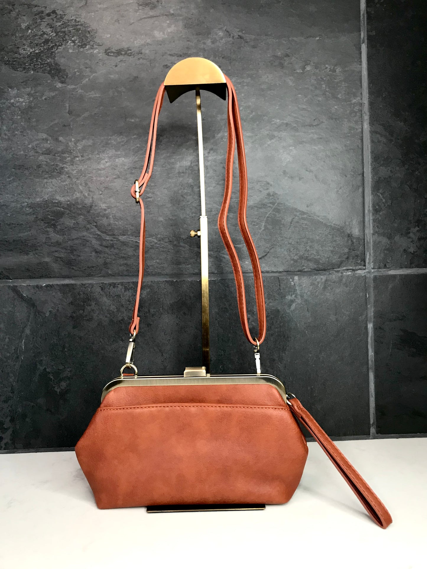 Vivie Kisslock Convertible Crossbody Wristlet