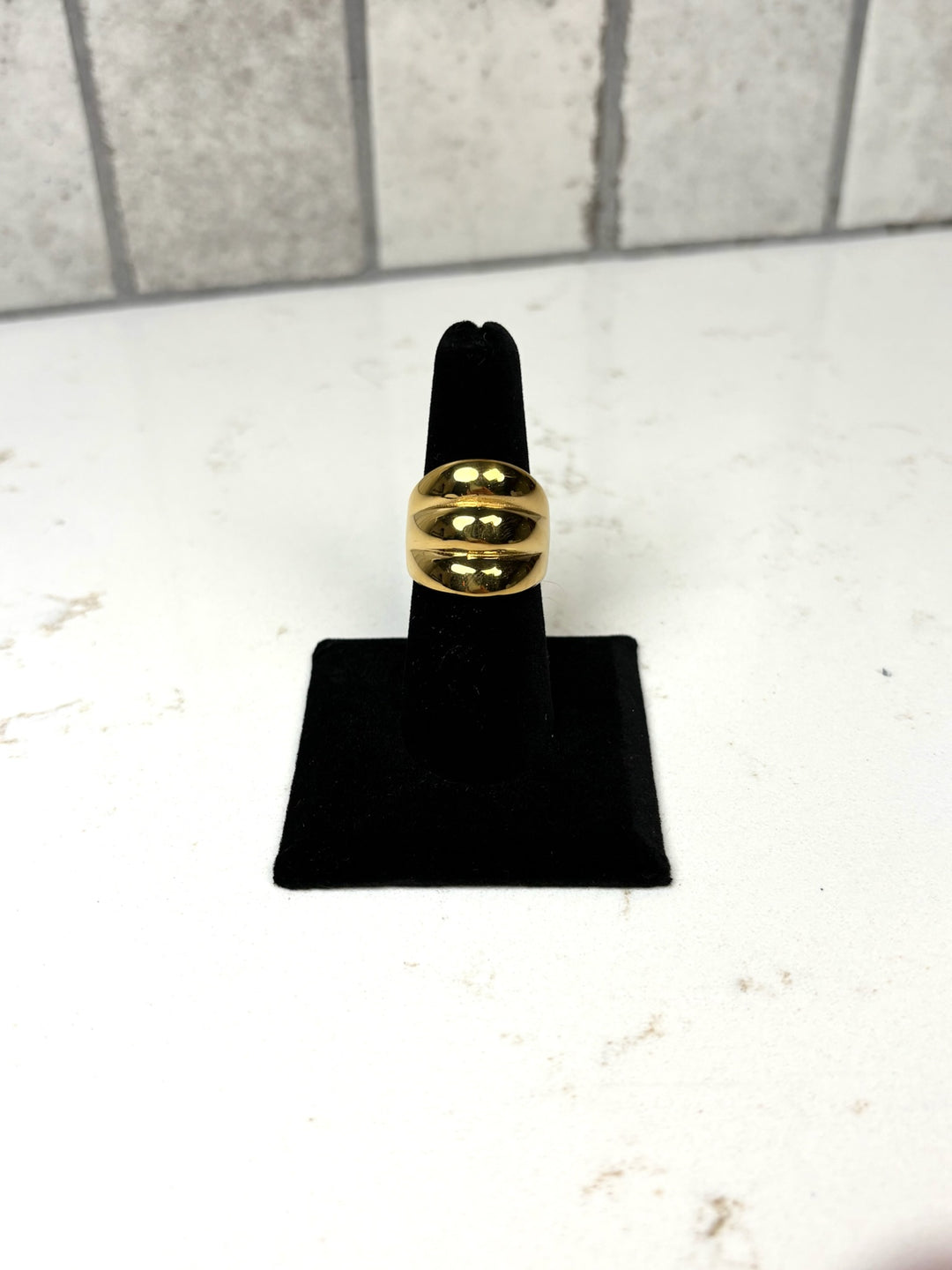 Chan Sutt Pearl Large Gold Shell Ring